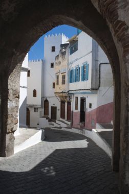 Fas, Kuzey Afrika: bir kemer ve Tangier, Cebelitarık Boğazı ile eşsiz koruma Mağrip kıyısında Şehir dar sokakları kültürleri, yüzyıllar boyunca Avrupa'nın ağ geçidi Afrika karışımı