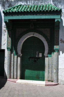 Fas, Kuzey Afrika: dekore edilmiş yeşil kapı yer Aissawa, Aissawa Meydanı, eski kasaba Tangier, Mağrip kıyısında Afrika şehir Medine alanında Camii 