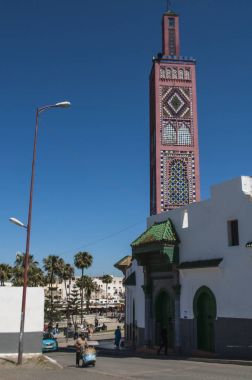 Fas, Kuzey Afrika: İnsanlar, Sidi Bou Abib Camii Grand tek medina bölgesinin kalbinde Tangier, bakan cami 1917 yılında inşa edilmiş ve çok renkli karolar dekore edilmiş