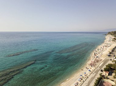Yukarıda da görüleceği deniz alt, Zambrone plaj, Calabria, İtalya. Dalış dinlenme ve yaz tatil. İtalyan kıyıları, plajları ve kayalar. Havadan görünümü