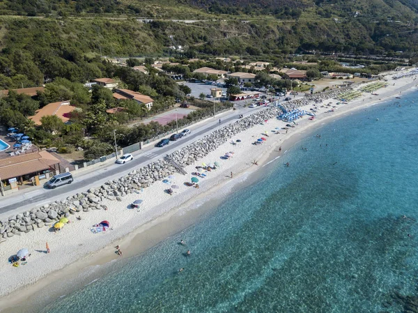 Морське дно видно з вище, Цамброне пляж, Калабрія, Італія. Дайвінг розслаблення і літніх канікул. Італійський берегів, пляжі і скелі. Пташиного польоту — стокове фото