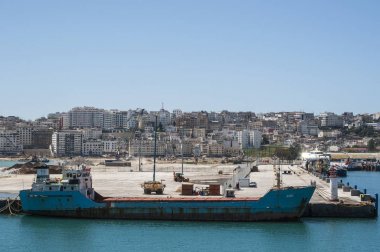Fas: yeni bağlantı noktası Tangier, Mağrip kıyısında batı girişinde Akdeniz'e Atlantik Okyanusu'nun buluştuğu Cebelitarık Boğazı Fas şehir bir gemi