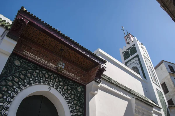 Maroko: jeden z wielu meczetów w medyny w Tangerze, centrum miasta na wybrzeżu Maghrebu i jego niepowtarzalny mieszankę kultur, przez wieki w Europie bramy do Afryki — Zdjęcie stockowe