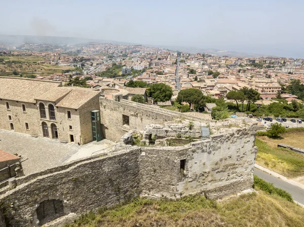 Vista aérea del Castillo de Normanno Svevo, Vibo Valentia, Calabria, Italia — Foto de Stock