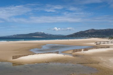 İspanya: Playa de los mızrak, Tarifa en büyük plaj, Cebelitarık Boğazı ve Fas, Rüzgar spor için en popüler yerlerinden biri bakan güney kıyısında Şehir
