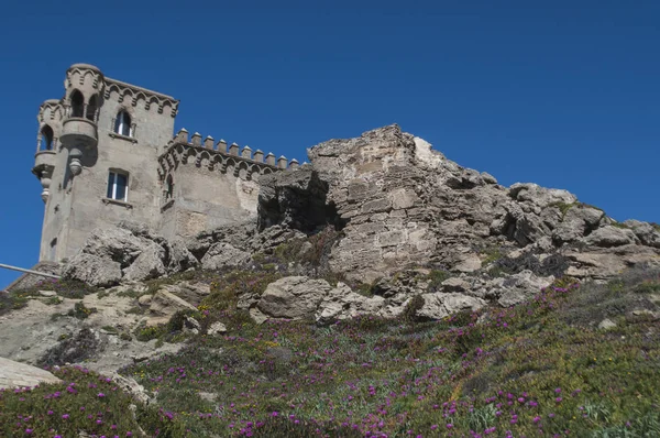 Španělsko: Santa Catalina hrad v Tarifa, rozhledna postavena v roce 1931 ve stylu 16.století hrad na kopci s výhledem na pláže Playa Chica a Los kopí — Stock fotografie
