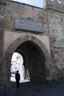 Tarifa, İspanya: Jerez kapısı, eski Mağribi şehir duvarları erişim Jerez de la Frontera için kuzeye doğru giden yol verdi 4 orijinal kendisi kalan aracılığıyla tek girişi
