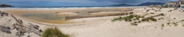 Espagne : Playa de los Lances, la plus grande plage de Tarifa, ville sur la côte sud face au détroit de Gibraltar et au Maroc, l'une des destinations les plus populaires pour les sports éoliens — Photo