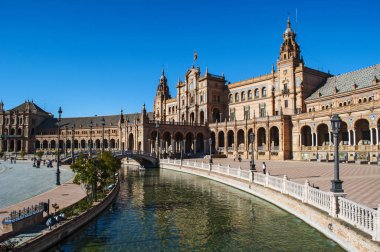 İspanya: Plaza de Espana görünümünü, Seville en ünlü Meydanı 1928 yılında Latin-Amerikan Fuar 1929, onun gezilebilir kanal Bölgesellik Mimarlık örneği için inşa