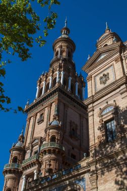 İspanya: Torre Sur, Plaza de Espana, Seville en ünlü Meydanı Güney Kulesi görünümünü 1928'de Latin-Amerikan Fuar için 1929, Bölgesellik Mimarlık örneği inşa