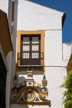 İspanya: Alcazar Seville, ünlü Kraliyet Sarayı başlangıçta mimari detaylar Mağribi Müslüman krallar tarafından mudejar Mimarlık en seçkin örneklerinden birini geliştirdi.