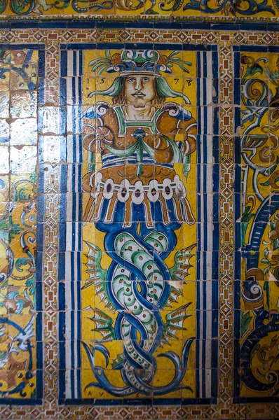 İspanya: ayrıntılarını Patio del Crucero, bir avlu Alcazar Seville, Kraliyet Sarayı örnek mudejar Mimarlık ve Rönesans ve Barok dekorasyon dekore edilmiş duvarlar