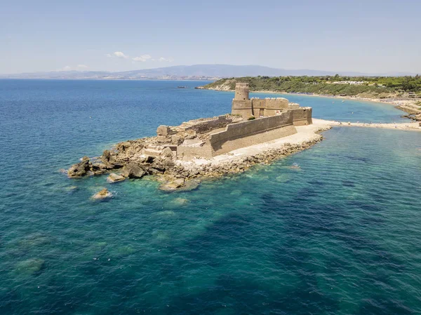 Vista aérea del castillo aragonés de Le Castella, Le Castella, Calabria, Italia —  Fotos de Stock