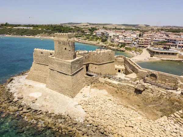 Luftaufnahme der aragonischen Burg von le castella, le castella, Kalabrien, Italien — Stockfoto