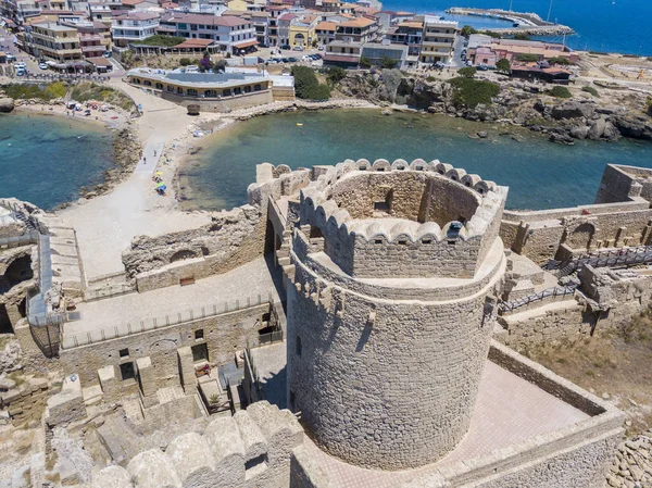 Luftaufnahme der aragonischen Burg von le castella, le castella, Kalabrien, Italien — Stockfoto