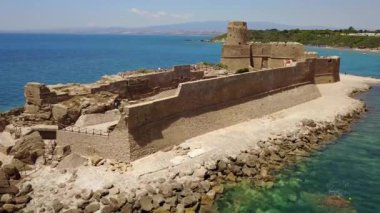 Havadan görünümü, Aragonca Kalesi, Le Castella, Le Castella, Calabria, İtalya