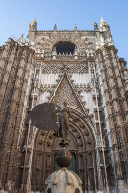 İspanya: Christopher Columbus gömüldüğü 1507 Katolik Kilisesi kutsanan gördün mü, Seville Katedrali, eski cami Saint Mary Katedrali Prensi kapı