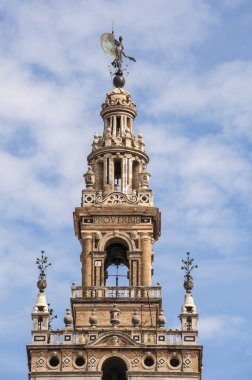 İspanya: La Giralda görünümünü, çan kulesi Seville Katedrali Minare Mağribi dönemin Müslümanlar sınırdışı edilmesinden sonra İspanyol fatihler tarafından eklenen bir Rönesans tarzı top ile inşa