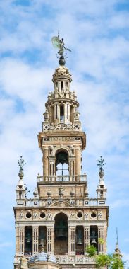 İspanya: La Giralda görünümünü, çan kulesi Seville Katedrali Minare Mağribi dönemin Müslümanlar sınırdışı edilmesinden sonra İspanyol fatihler tarafından eklenen bir Rönesans tarzı top ile inşa