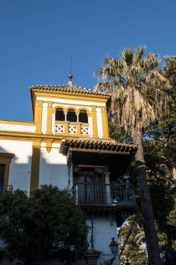 İspanya: görünümü arka sokaklara ve saraylar Barrio de Santa Cruz, Sevilla birincil turist mahalle ve Ortaçağ şehrin eski Yahudi Mahallesi