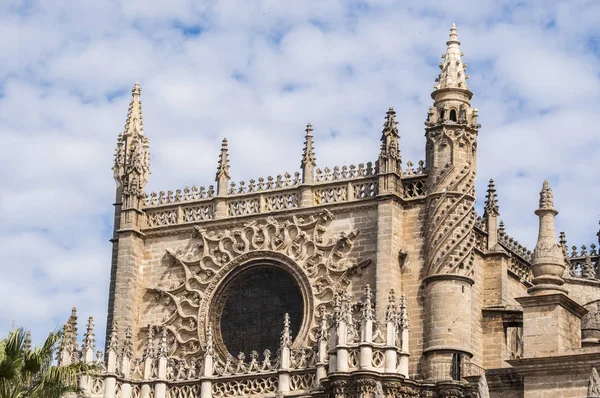 Spanien: architektonische Details der Kathedrale der Heiligen Maria vom See, der Kathedrale von Sevilla, ehemalige Moschee, die 1507 als katholische Kirche geweiht wurde, wo Christopher Kolumbus begraben liegt — Stockfoto