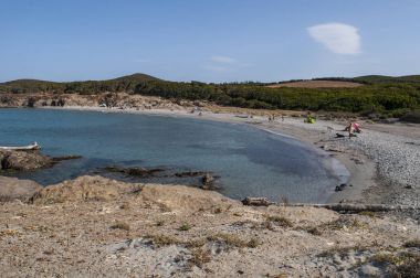 Corsica: panoramik Cala Cenevizli, Cap Corse Sentier des Douaniers (özel subay Route), yürüyüşçüler için ünlü bir sahil yolu boyunca en vahşi plajları