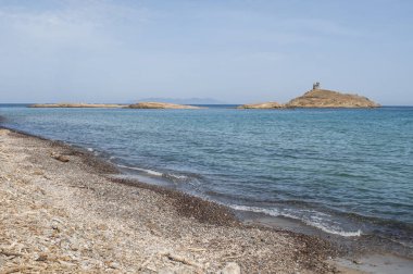 Corsica: Plage des Iles (Beach Adaları) manzaralı les Iles Finocchiarola doğa rezerv, üç küçük adlandırılmış A Terra, Mezzana Finocchiarola ada ve