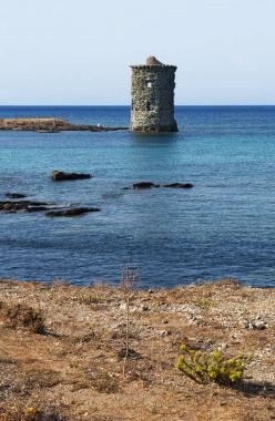 Corsica: kule, Santa Maria Chjapella (1549), Plage de Santa Maria Sentier des Douaniers (özel subay Route), Cap Corse bir sahil yolu boyunca, harap Ceneviz Kulesi