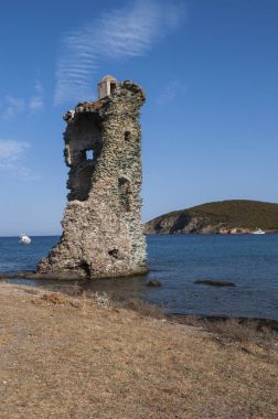 Corsica: kule, Santa Maria Chjapella (1549), Plage de Santa Maria Sentier des Douaniers (özel subay Route), Cap Corse bir sahil yolu boyunca, harap Ceneviz Kulesi