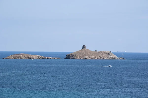 Corsica: Akdeniz doğa manzaralı Cap Corse üzerinde rezerv les Iles Finocchiarola, A Terra, Mezzana ve Finocchiarola adlı üç küçük ada