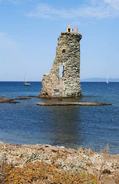 Corsica: kule, Santa Maria Chjapella (1549), Plage de Santa Maria Sentier des Douaniers (özel subay Route), Cap Corse bir sahil yolu boyunca, harap Ceneviz Kulesi