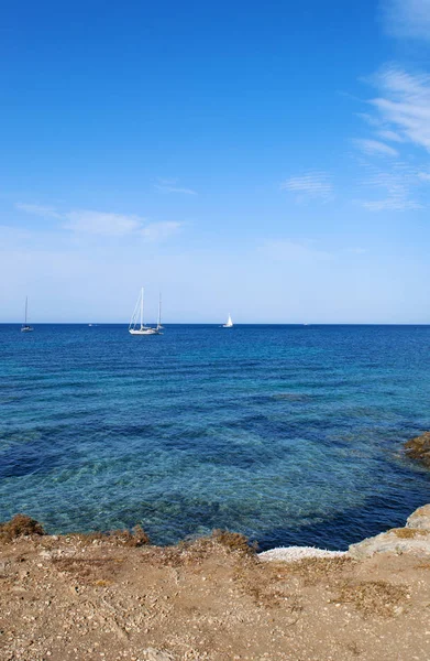 Corse : vue sur la plage de Santa Maria, l'une des plages les plus célèbres et sauvages du Cap Corse, une longue étendue de sable et des criques rocheuses entourées par le maquis méditerranéen — Photo