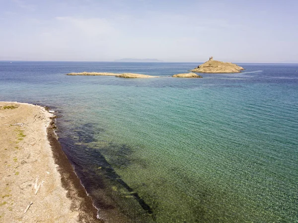 Luftaufnahme der Inseln Finocchiarola, Mezzana, a terra, Halbinsel Cap Corse, Korsika. Tyrrhenisches Meer, unbewohnte Inseln, die Teil der Gemeinde Rogliano sind. — Stockfoto