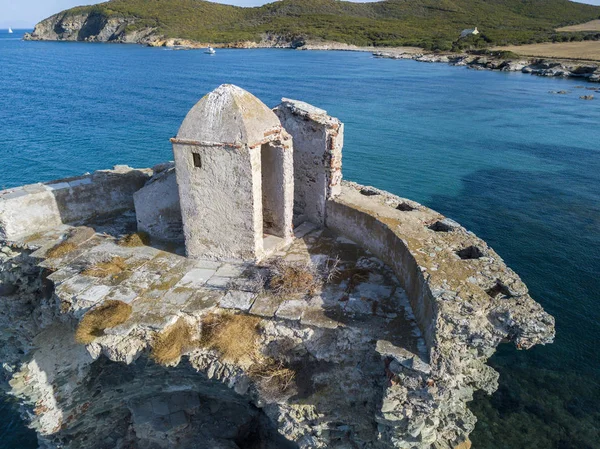 Kule, Cap Corse Yarımadası, Corsica Cenevizli kule, Tur Genoise, ayrıntılarını hava görünümünü. Fransa. Kıyı şeridi