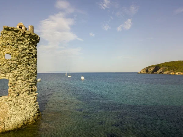 Luftaufnahme des genuesischen Turms, Tour Genoise, Cap Corse Halbinsel, Korsika. Küste. Frankreich — Stockfoto