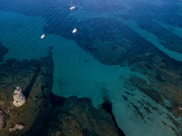 Havadan görünümü Corsica Cenevizli kule, Tur Genoise, Cap Corse Yarımadası. Kıyı şeridi. Fransa