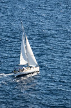 Corsica: Bonifacio Boğazı, Korsika ve Sardunya Batı Akdeniz Tiren denizden bölen arasında deniz streç yelken yelkenli
