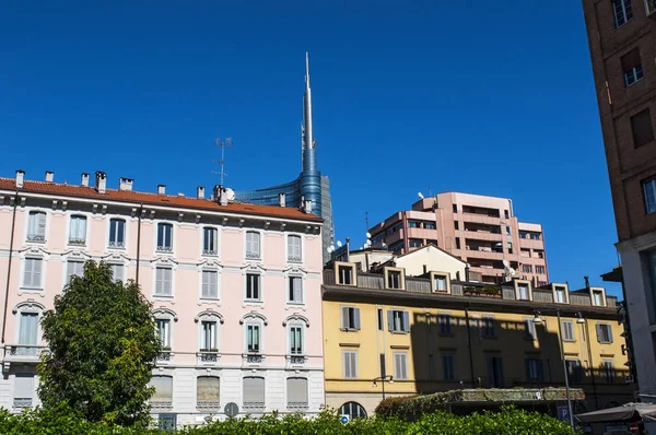 İtalya: Unicredit Kulesi (Torre Unicredit), Cesar Pelli mimar tarafından tasarlanan İtalya en yüksek gökdelen spire görünümü ile Milan Brera semtinde manzarası