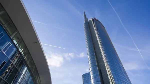 Torre Unicredit vista da piazza Gae Aulenti, Milano. Italia — Foto Stock