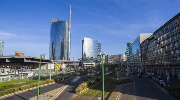 Stazione Garibaldi i drapacze chmur. Unicredit wieża i aglomeracji Mediolan, Włochy — Zdjęcie stockowe