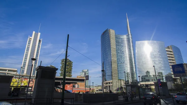 Stazione Garibaldi i drapacze chmur. Unicredit wieża i aglomeracji Mediolan, Włochy — Zdjęcie stockowe