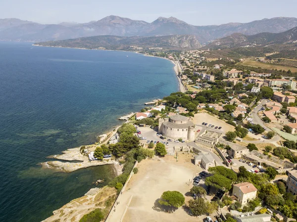 Pemandangan udara desa Saint Florent, Corsica. Perancis. Pelabuhan perahu dan rumah — Stok Foto