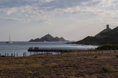 Corsica: sunset bulvarında La Parata kule, 1608 La Parata Cape Iles Sanguinaires (Bloody Adaları manzaralı Ajaccio Körfez, kuzey ucundaki üstüne inşa harap Ceneviz Kulesi)