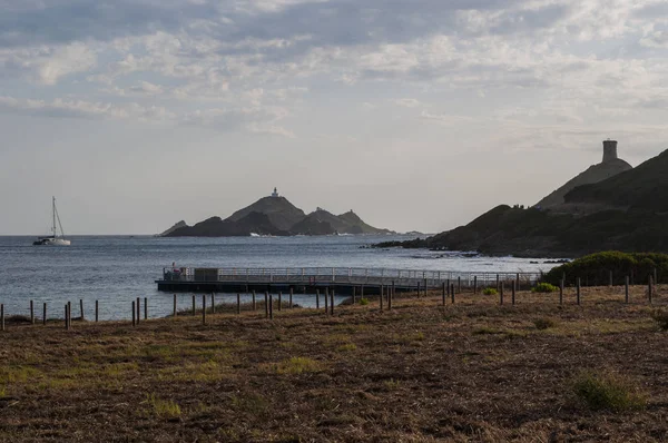 Corsica: sunset bulvarında La Parata kule, 1608 La Parata Cape Iles Sanguinaires (Bloody Adaları manzaralı Ajaccio Körfez, kuzey ucundaki üstüne inşa harap Ceneviz Kulesi)
