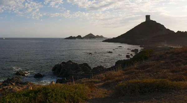Corsica: sunset bulvarında La Parata kule, 1608 La Parata Cape Iles Sanguinaires (Bloody Adaları manzaralı Ajaccio Körfez, kuzey ucundaki üstüne inşa harap Ceneviz Kulesi)