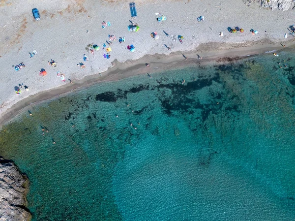 Vista aérea de la playa y el mar del Golfo de Aliso, Cap Corse, Córcega, Francia — Foto de Stock