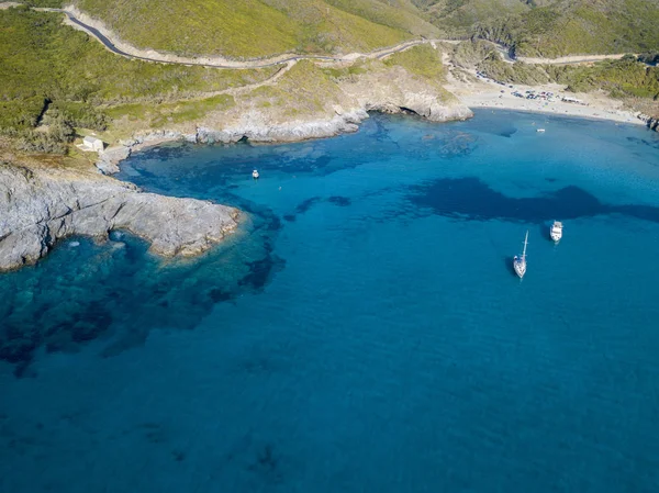 Aerial view of the coast of Corsica, winding roads and coves with crystalline sea. Cap Corse Peninsula, Corsica. Coastline. Anse d'Aliso. Gulf of Aliso. France — Stock Photo, Image