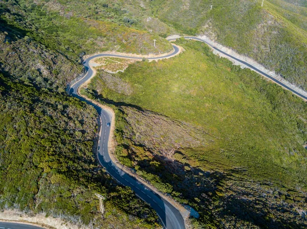 Vista aérea de sinuosas carreteras de la costa francesa. Península de Cap Corse, Córcega. Línea costera. Francia —  Fotos de Stock