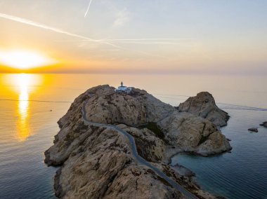 Pietra deniz feneri günbatımı, Ile Rousse, kırmızı Adası Korsika, Corsica, Fransa, havadan görünümü