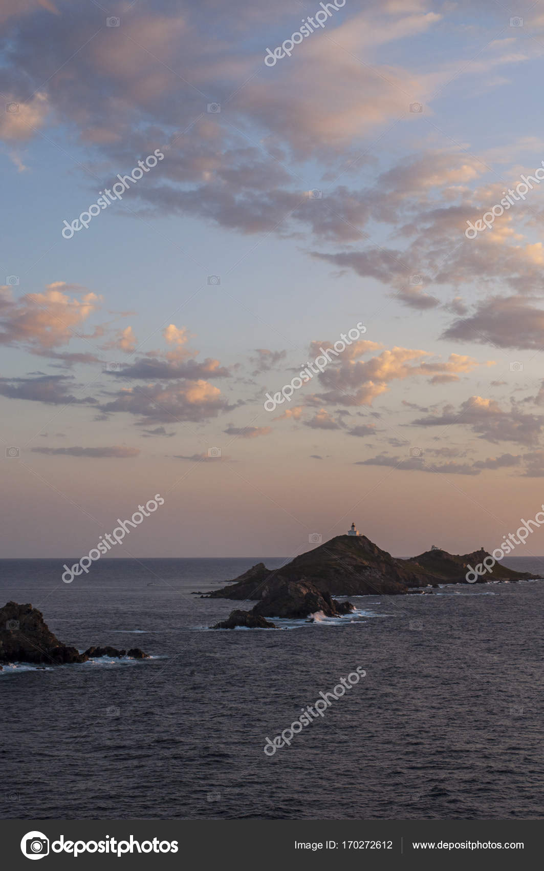 Corse Un Coucher De Soleil Rose Sur Les Iles Sanguinaires